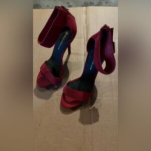 Beautiful red heels!